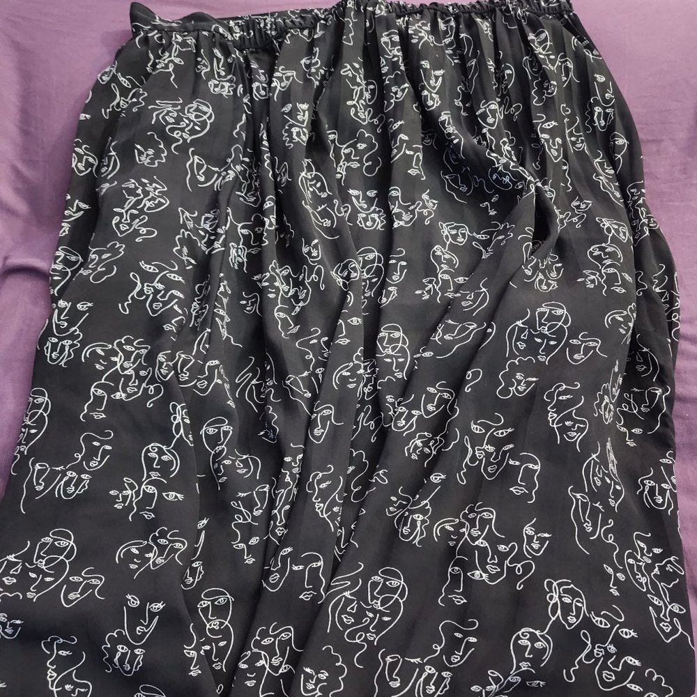 Faces skirt